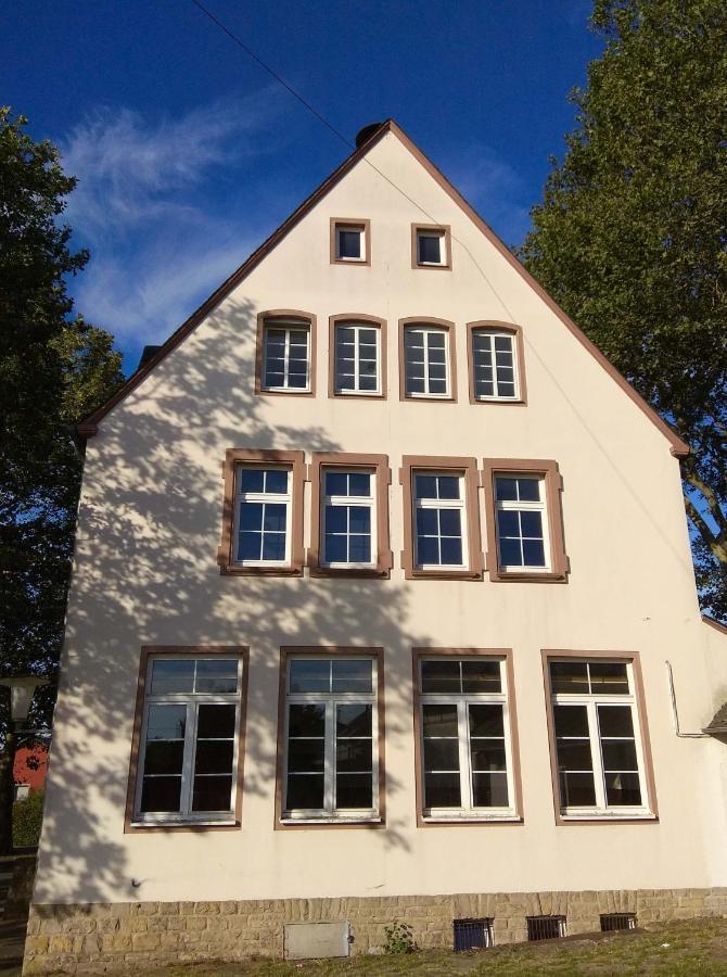 Alte Schule Gaestehaus - Fraeulein Apartment Бітбург Екстер'єр фото