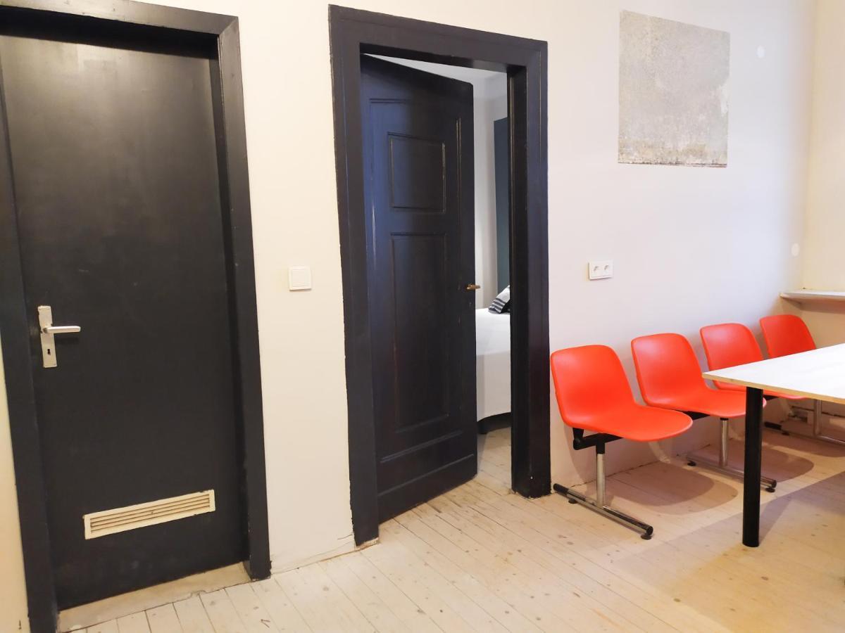 Alte Schule Gaestehaus - Fraeulein Apartment Бітбург Екстер'єр фото